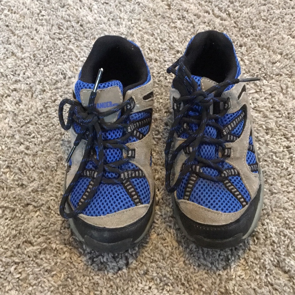 Used boys trail shoes
